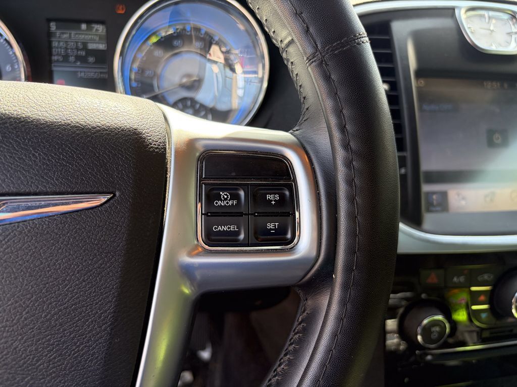 Used 2011 Chrysler 300 Limited RWD image 22