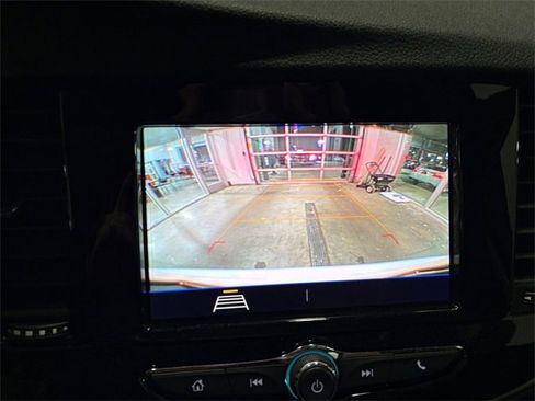 Used 2022 Buick Encore Preferred w/ Safety Package image 22