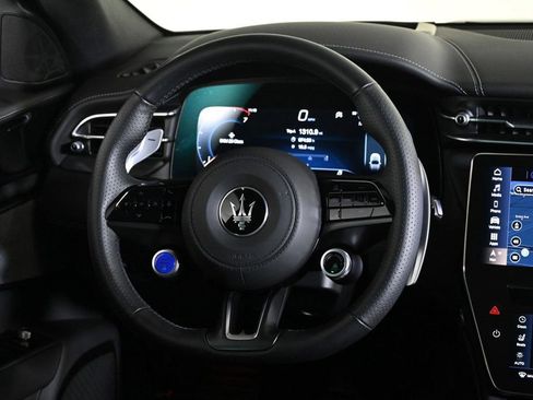 Used 2025 Maserati Grecale Modena image 10