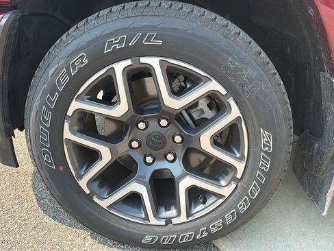 Used 2025 RAM 1500 Laramie AWD/4WD image 9