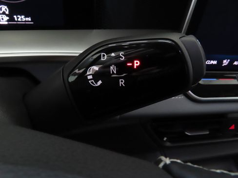 Certified 2026 Volkswagen Tiguan SE FWD image 16