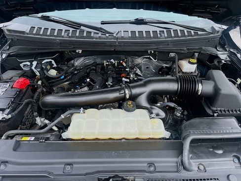 Used 2023 Ford Expedition XLT image 30