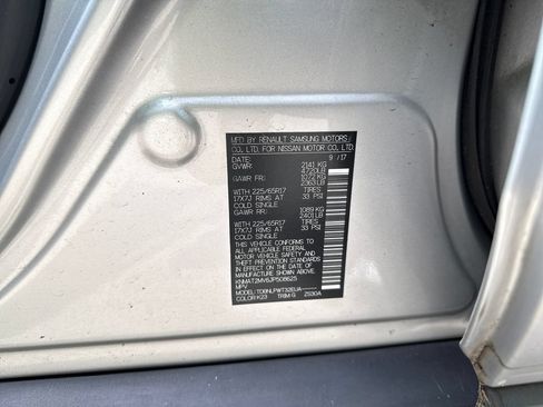 Used 2018 Nissan Rogue S AWD/4WD image 16