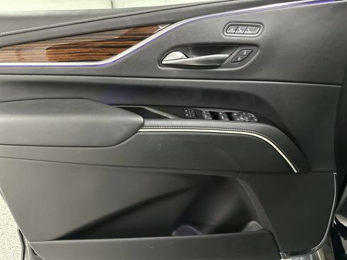 Used 2022 Cadillac Escalade Premium Luxury AWD/4WD image 11