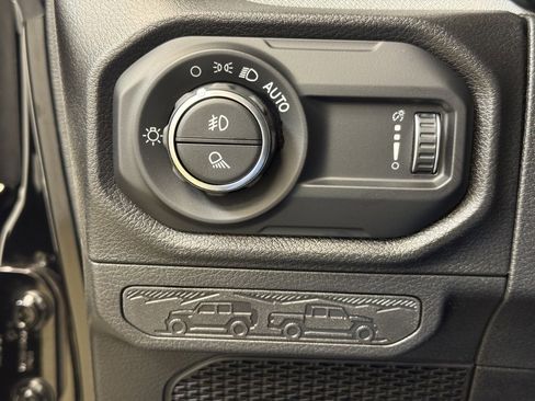 Used 2024 Jeep Gladiator Sport image 27