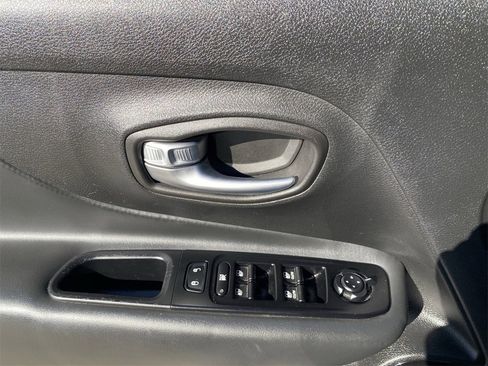 Used 2020 Jeep Renegade Altitude image 23