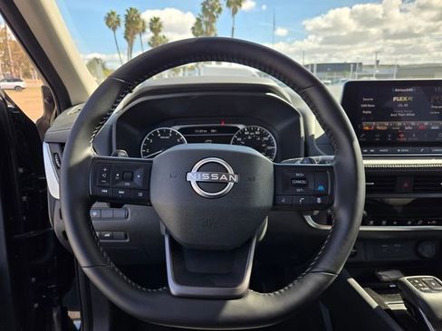 Used 2025 Nissan Rogue SV image 24