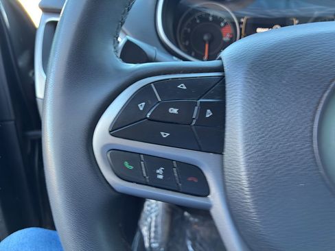 Used 2021 Jeep Cherokee Latitude Plus image 14