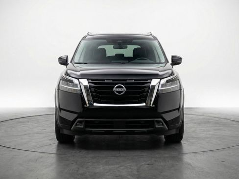 Used 2025 Nissan Pathfinder SV AWD/4WD image 2