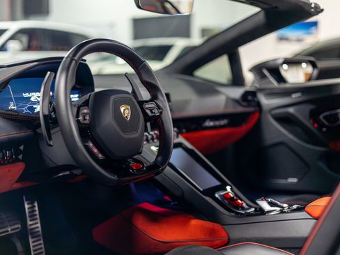 Used 2021 Lamborghini Huracan EVO RWD image 88