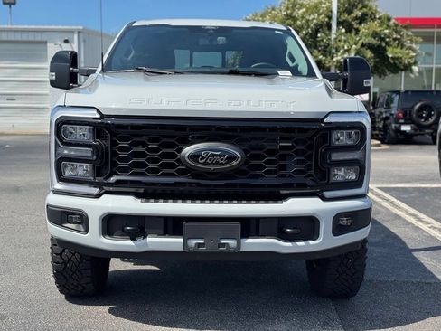 Used 2025 Ford F250 Lariat w/ Tremor Off-Road Package AWD/4WD image 4