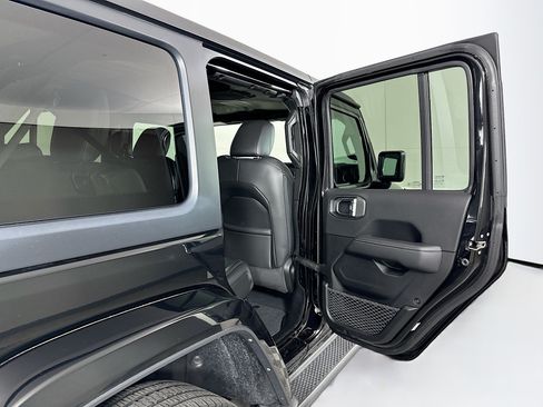 Used 2023 Jeep Wrangler Unlimited Sahara w/ Cold Weather Group AWD/4WD image 28