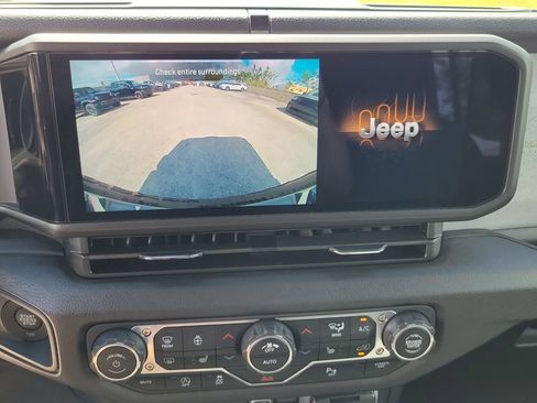 Used 2025 Jeep Wrangler Unlimited Sport AWD/4WD image 19