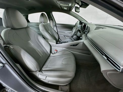 Used 2025 Hyundai Elantra Sport FWD image 29