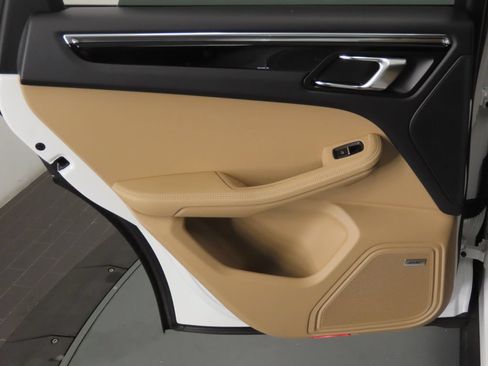 Certified 2026 Porsche Macan AWD/4WD image 46