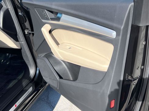 Used 2025 Audi Q5 2.0T Premium w/ Convenience Plus Package image 14