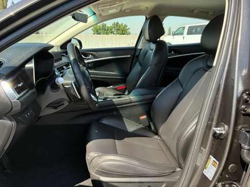 Used 2026 Genesis G70 2.5T RWD image 29