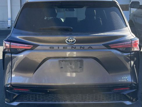 Used 2021 Toyota Sienna XSE w/ XSE Plus Package image 2