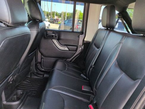 Used 2017 Jeep Wrangler Unlimited Rubicon w/ Cold Weather Group image 14