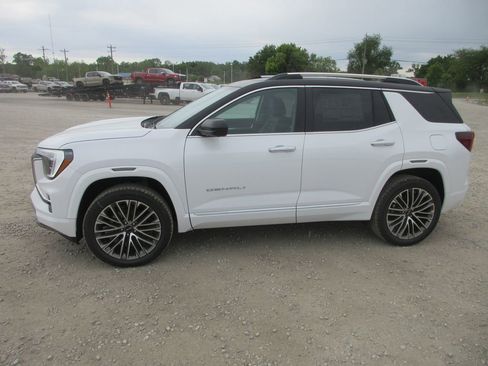 New 2026 GMC Terrain Denali w/ LPO, Black Badging Package AWD/4WD image 7