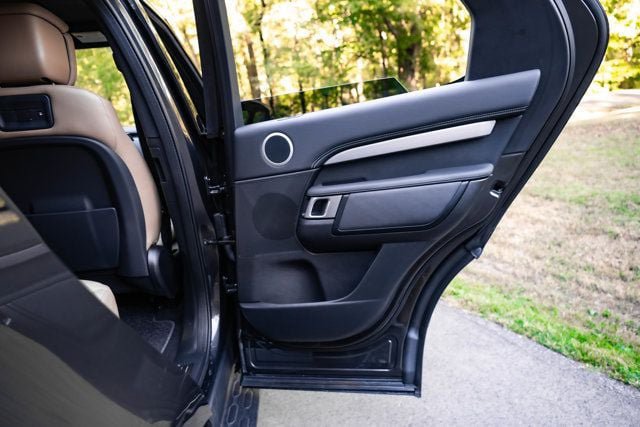 Used 2025 Land Rover Discovery Dynamic SE AWD/4WD image 48