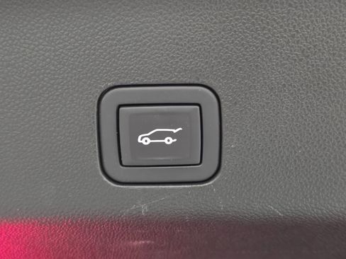 Used 2024 Cadillac Escalade Premium Luxury image 13