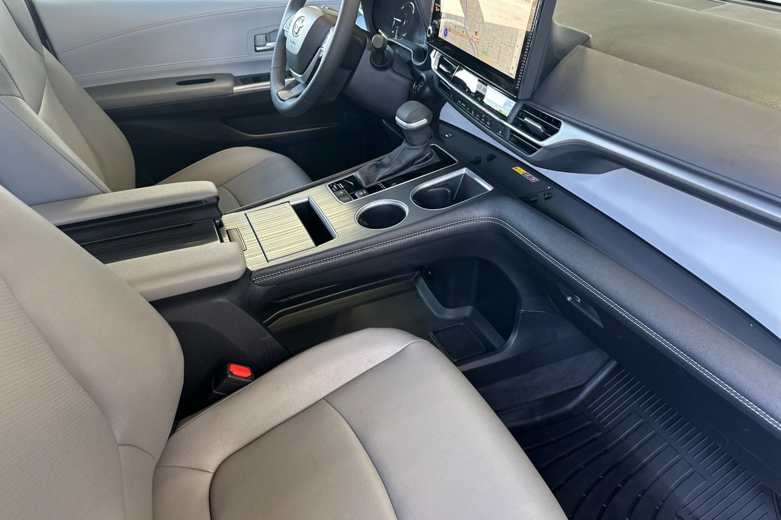 Certified 2026 Toyota Sienna XLE FWD image 16