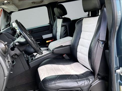 Used 2005 HUMMER H2 SUT w/ Preferred Equipment Group AWD/4WD image 25