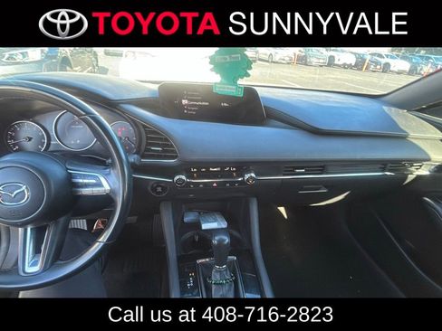 Used 2020 MAZDA MAZDA3 Hatchback w/ Preferred Package FWD image 5