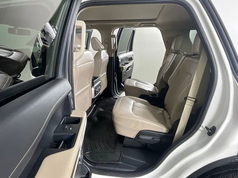 Used 2024 Ford Expedition Limited AWD/4WD image 12
