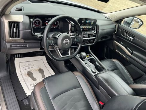 Used 2025 Nissan Pathfinder Platinum w/ Lighting Package (N92) image 29