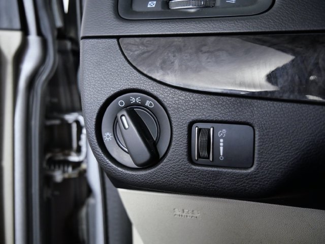 Used 2016 Dodge Grand Caravan SXT FWD image 22