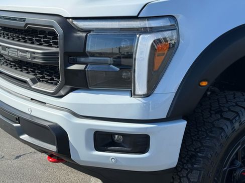Used 2025 Ford F150 Lariat w/ Equipment Group 501A Mid image 9