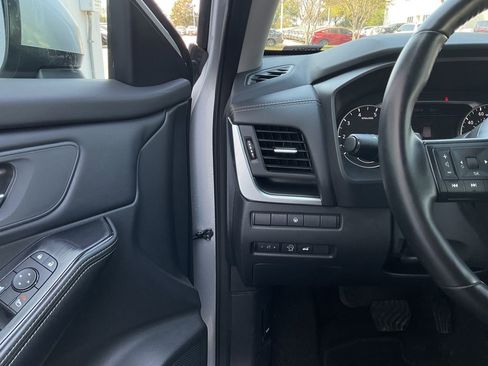 Used 2025 Nissan Rogue SV image 25