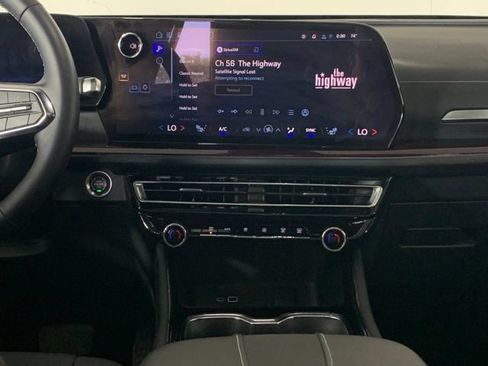 Used 2026 Chevrolet Traverse Z71 w/ Driver Confidence Package AWD/4WD image 25