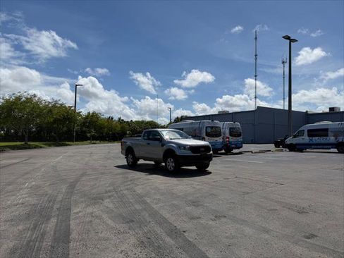 Used 2021 Ford Ranger XL w/ Equipment Group 101A High image 9