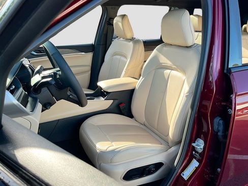 Certified 2025 Jeep Grand Cherokee L Limited w/ Luxury Tech Group II image 21