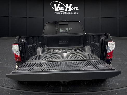Used 2018 Nissan Titan SV w/ SV Convenience Package AWD/4WD image 14