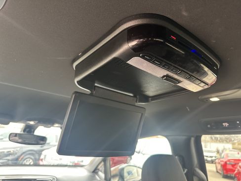 Used 2019 Chrysler Pacifica Touring Plus w/ S Appearance Package image 17