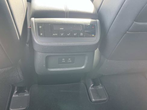 Used 2022 Nissan Pathfinder SL w/ SL Black Package image 18