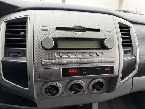 Used 2005 Toyota Tacoma PreRunner image 17