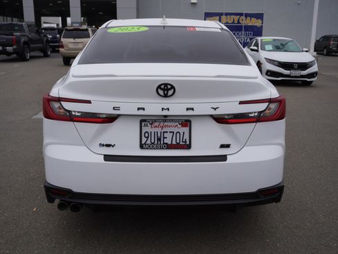Used 2025 Toyota Camry SE image 10