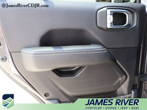 Used 2021 Jeep Wrangler Unlimited Sahara AWD/4WD image 16