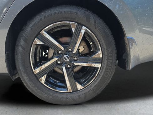 Used 2024 Nissan Sentra SV FWD image 34
