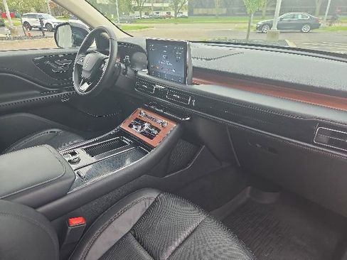 Certified 2024 Lincoln Aviator Reserve w/ Jet Package AWD/4WD image 29