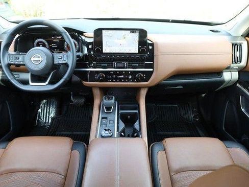 Used 2025 Nissan Pathfinder Platinum AWD/4WD image 29