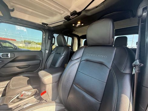 Used 2020 Jeep Gladiator Overland AWD/4WD image 13