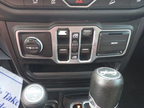 Used 2018 Jeep Wrangler Unlimited Sport S AWD/4WD image 21
