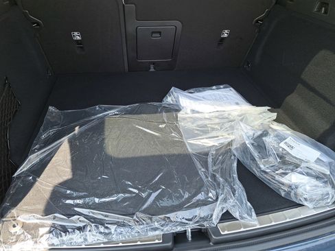 New 2025 Volvo XC60 T8 Plus w/ Climate Package image 8