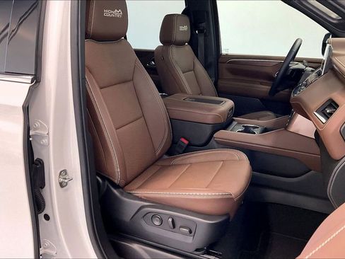 Used 2024 Chevrolet Tahoe High Country RWD image 8